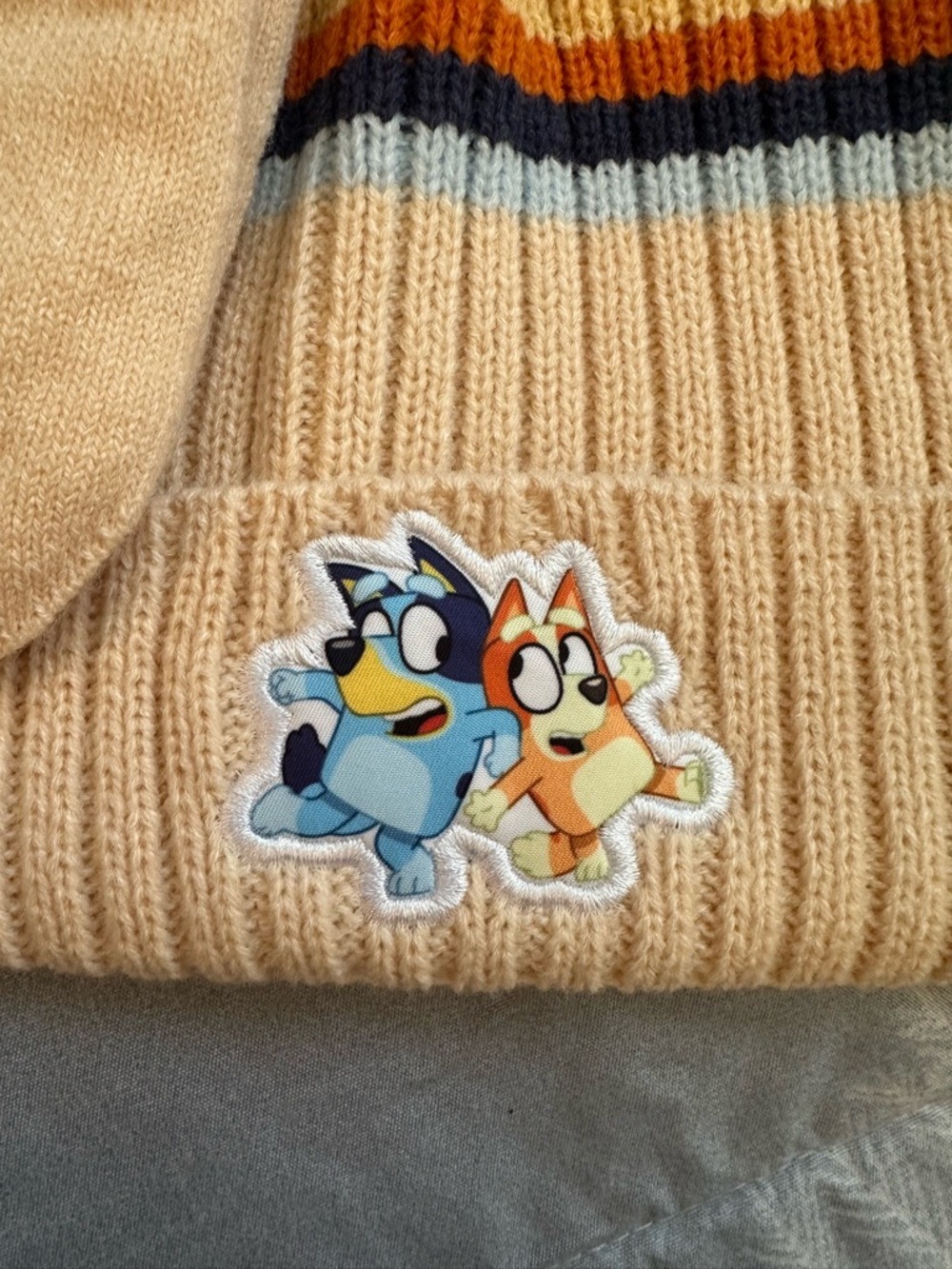 NWTS Bluey Toddlers Pom Beanie & Mittens Set - Light Beige w/Stripes Sz 2T-5T - Picture 3 of 6